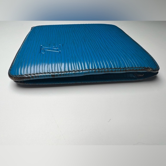 LOUIS VUITTON Epi Bifold Wallet - Picture 5 of 14
